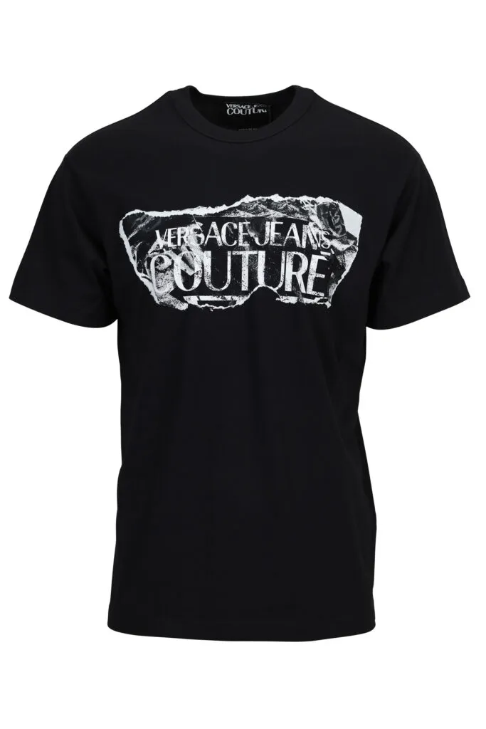 Camiseta negra con maxilogo barroco rasgado
