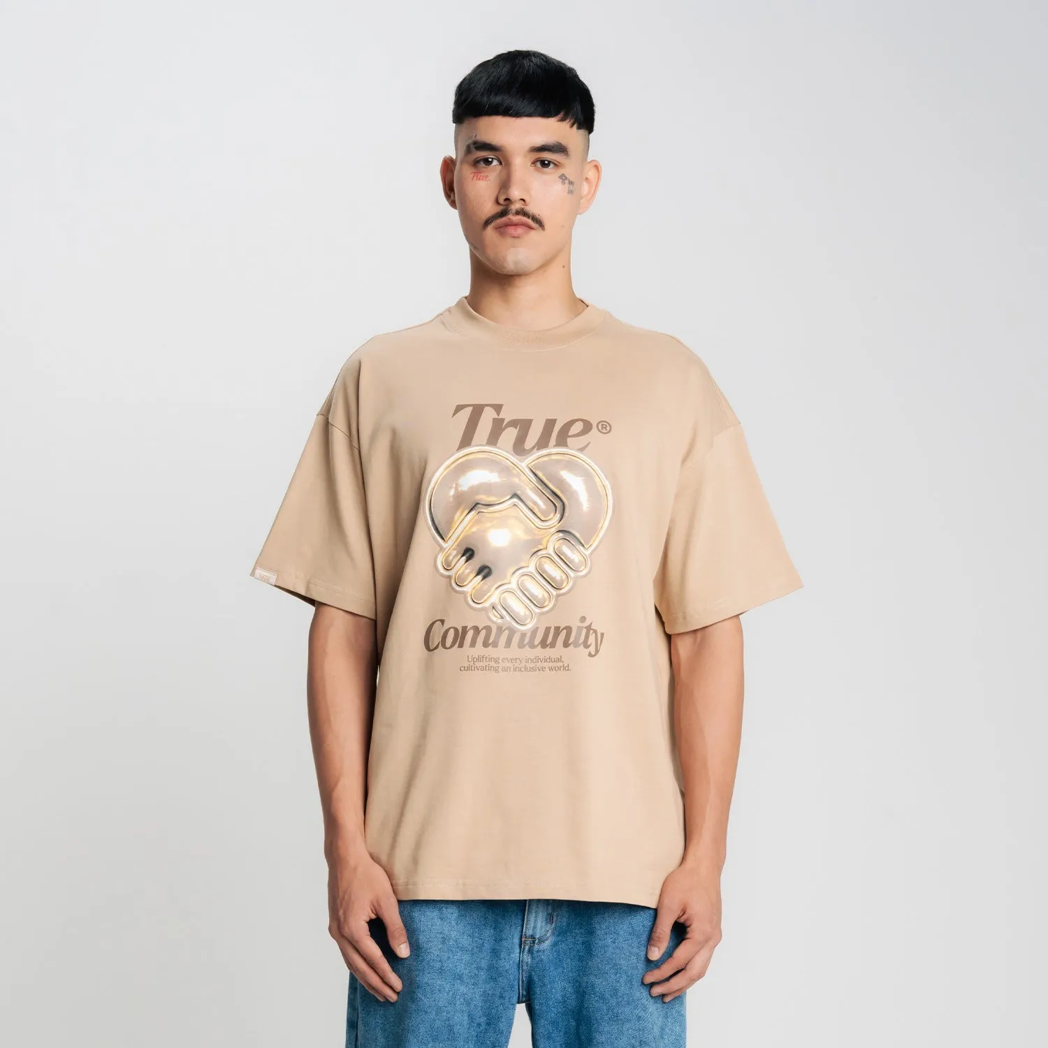 CAMISETA OVERSIZED CORAZóN  CAMEL