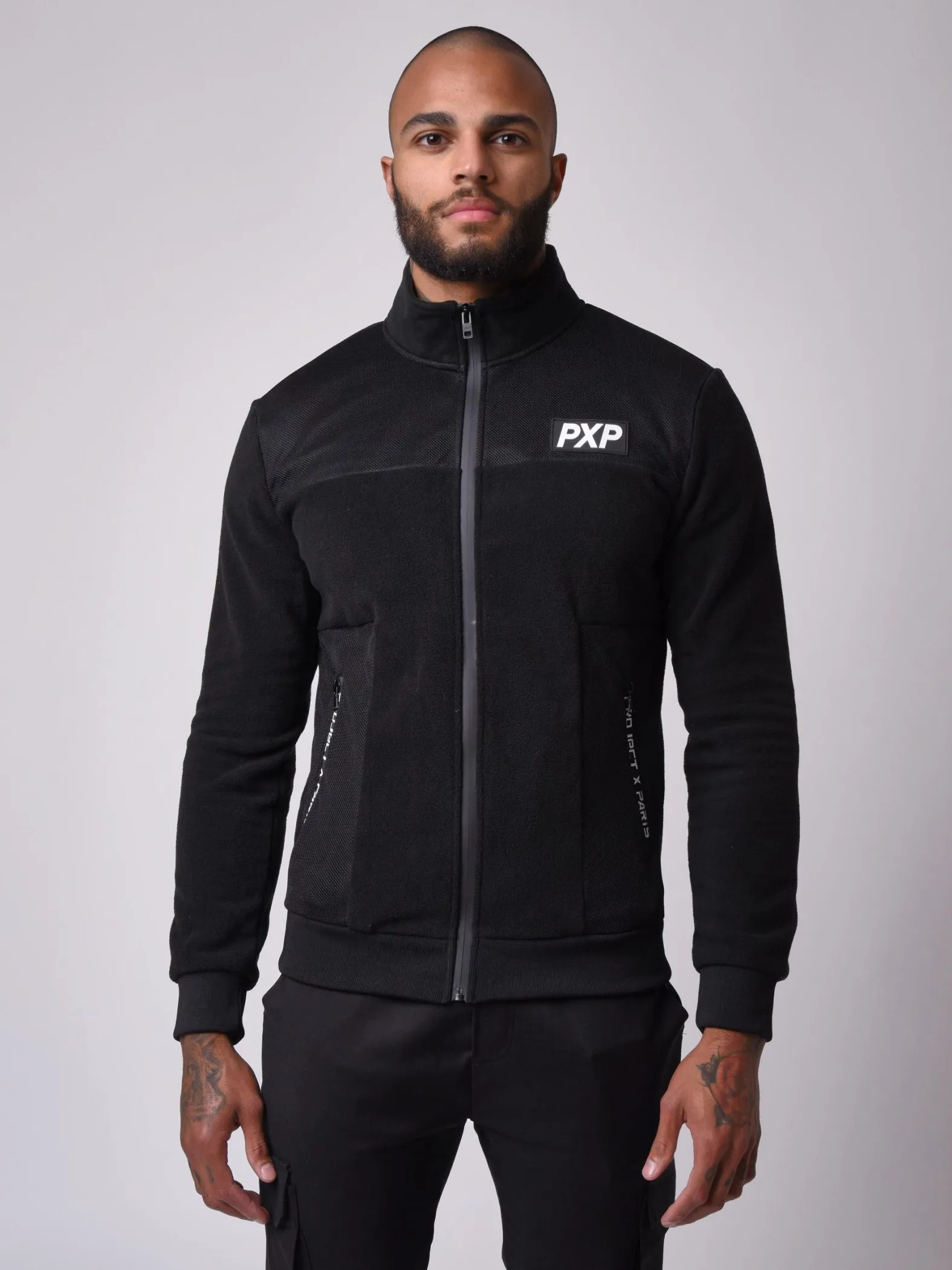 Chaqueta de cuello alto en tejido polar y malla