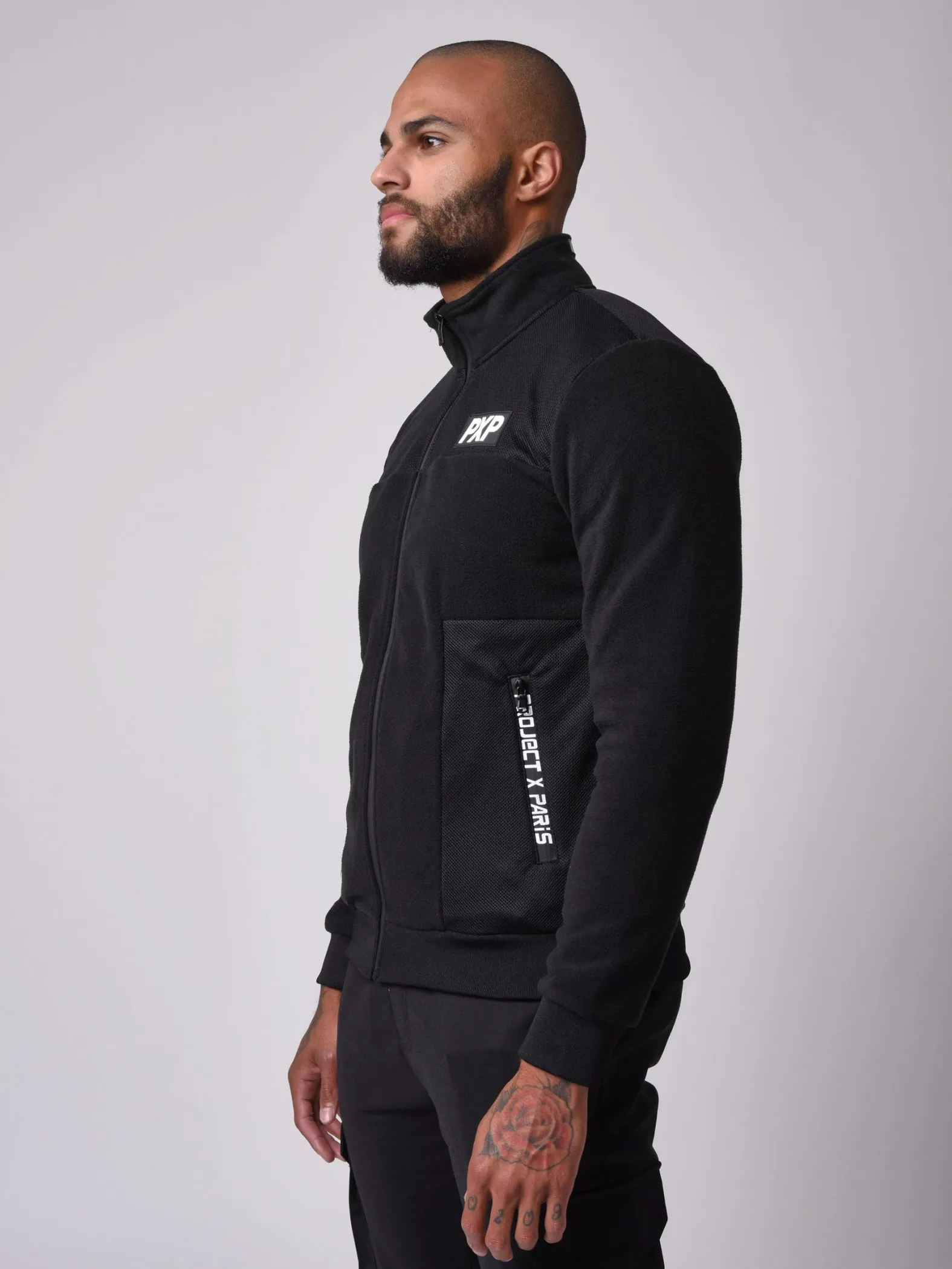 Chaqueta de cuello alto en tejido polar y malla