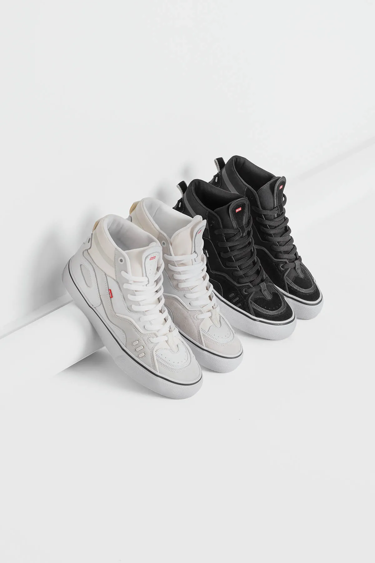 DIMENSION  BLACK/WHITE/GUM  SKATE SHOES