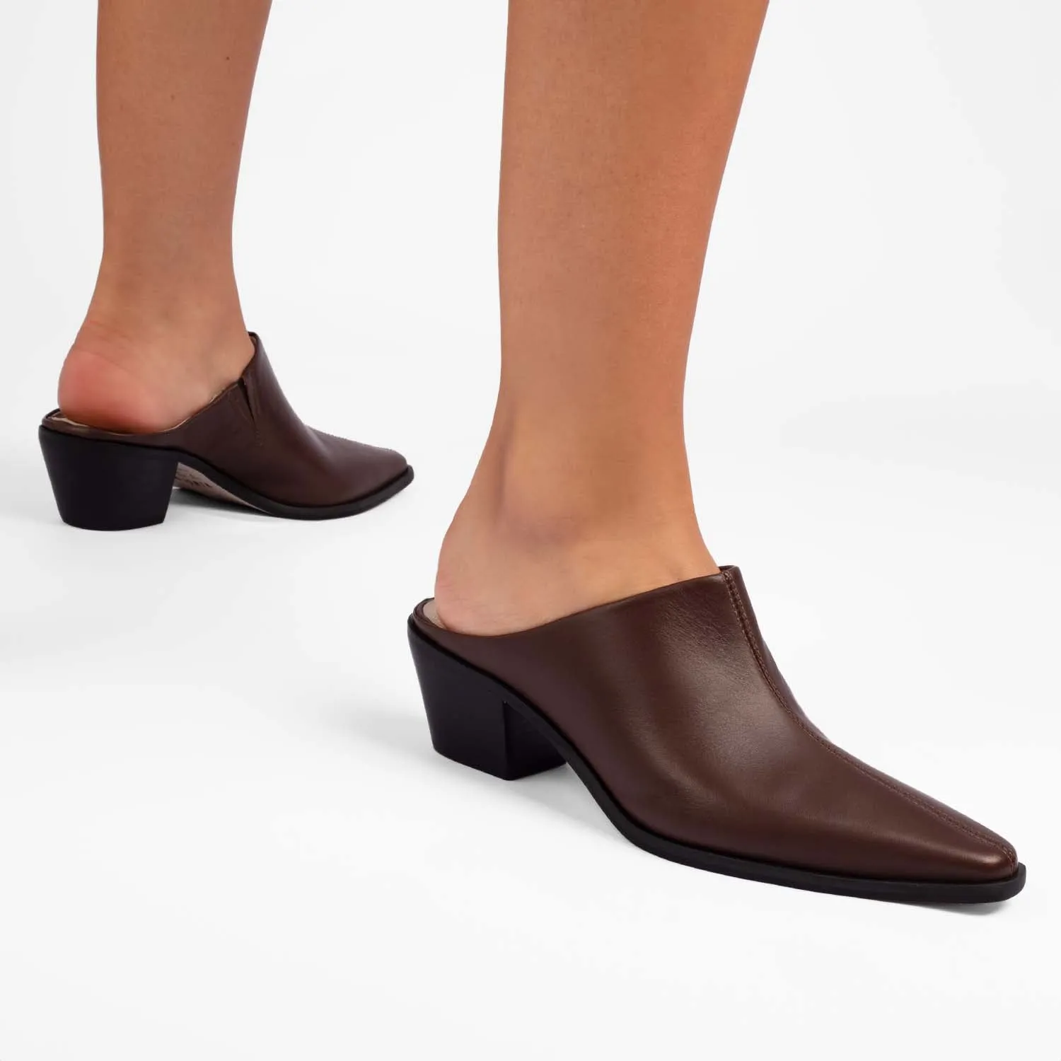Vinci Shoes Mulas de café de Houston